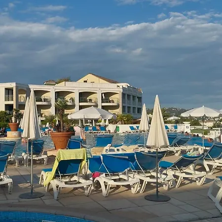 Apartment With Parking And Sea View
